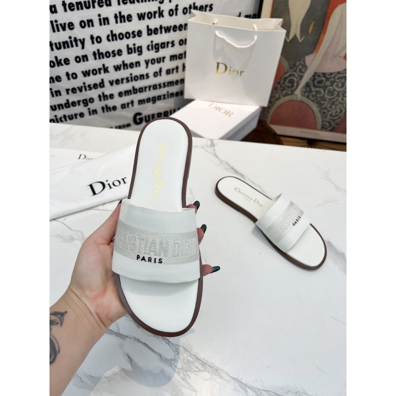ch**an D*or slippers